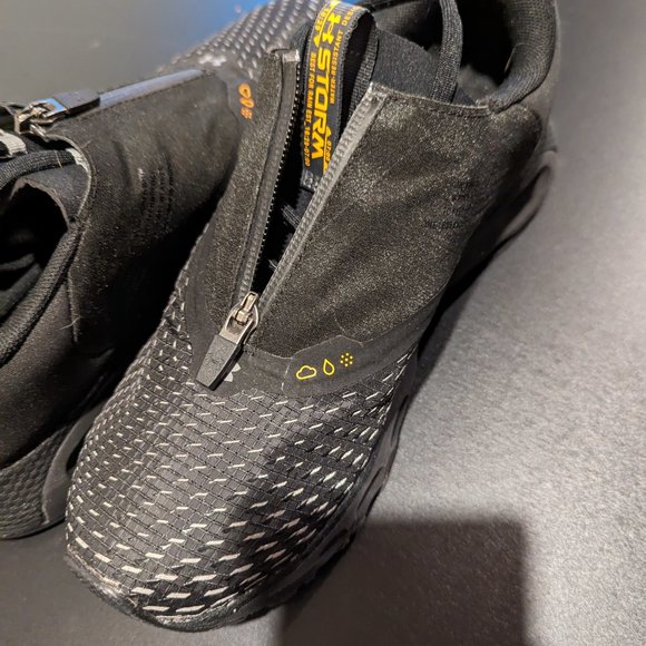 Under Armour Waterproof Running Shoes for men. Size US 8. - Picture 6 of 9